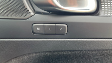 Volvo XC40 2.0 B4P Ultimate Dark 5dr Auto Petrol Estate